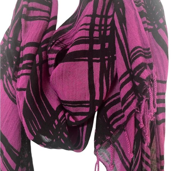 Purple and black plaid pattern scarf - Picture 3 of 3